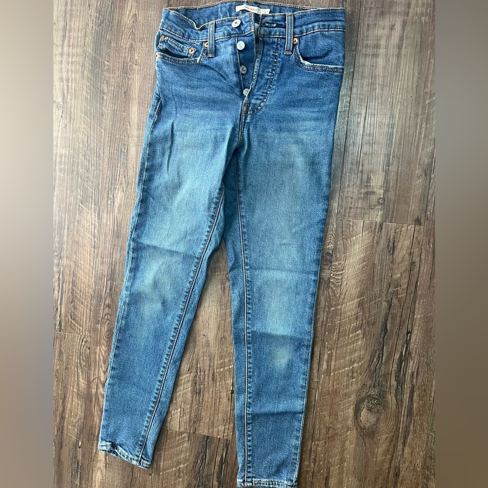 Levi’s Wedgie Skinny jeans size 24